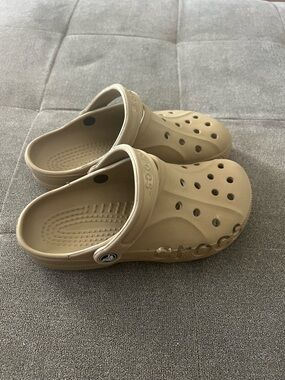 Crocs Size 8 W 6 M Tan Brown Like NEW Boulder Colorado